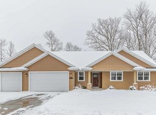 2132 Tenmile Dr, De Pere, WI 54115