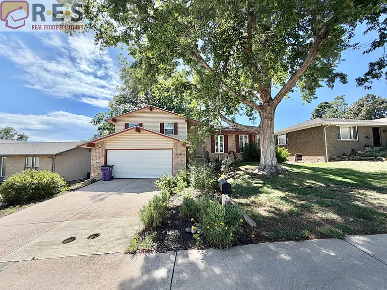 4733 S Willow St — Photo 2