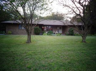 100 Cardinal Dr, Le Roy, IL 61752