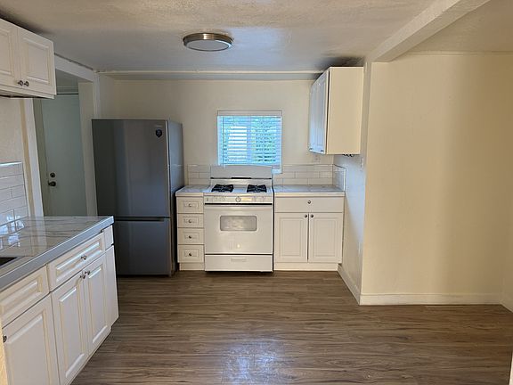 4th image of 2136-2138 Harrison Ave