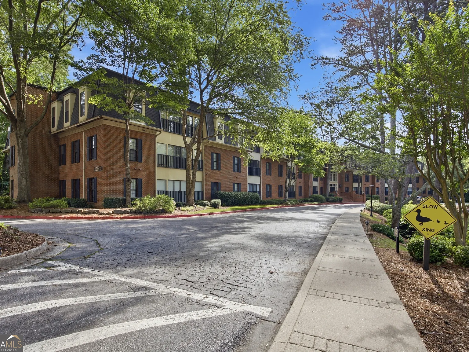 2 bed, 2.0 bath, 1462 sqft, $3,000 — Photo 3