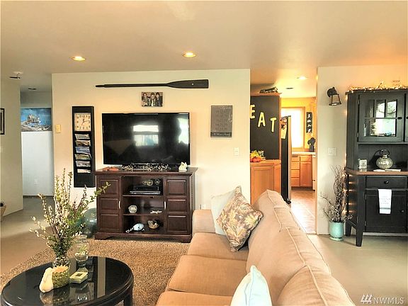 5th image of 878 Pheasant Pl