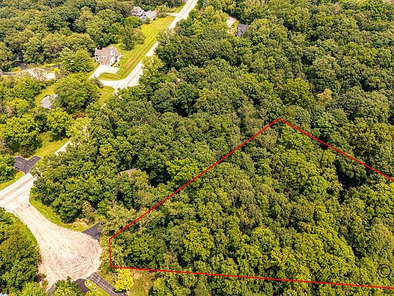 3rd image of 4 Russett Ln