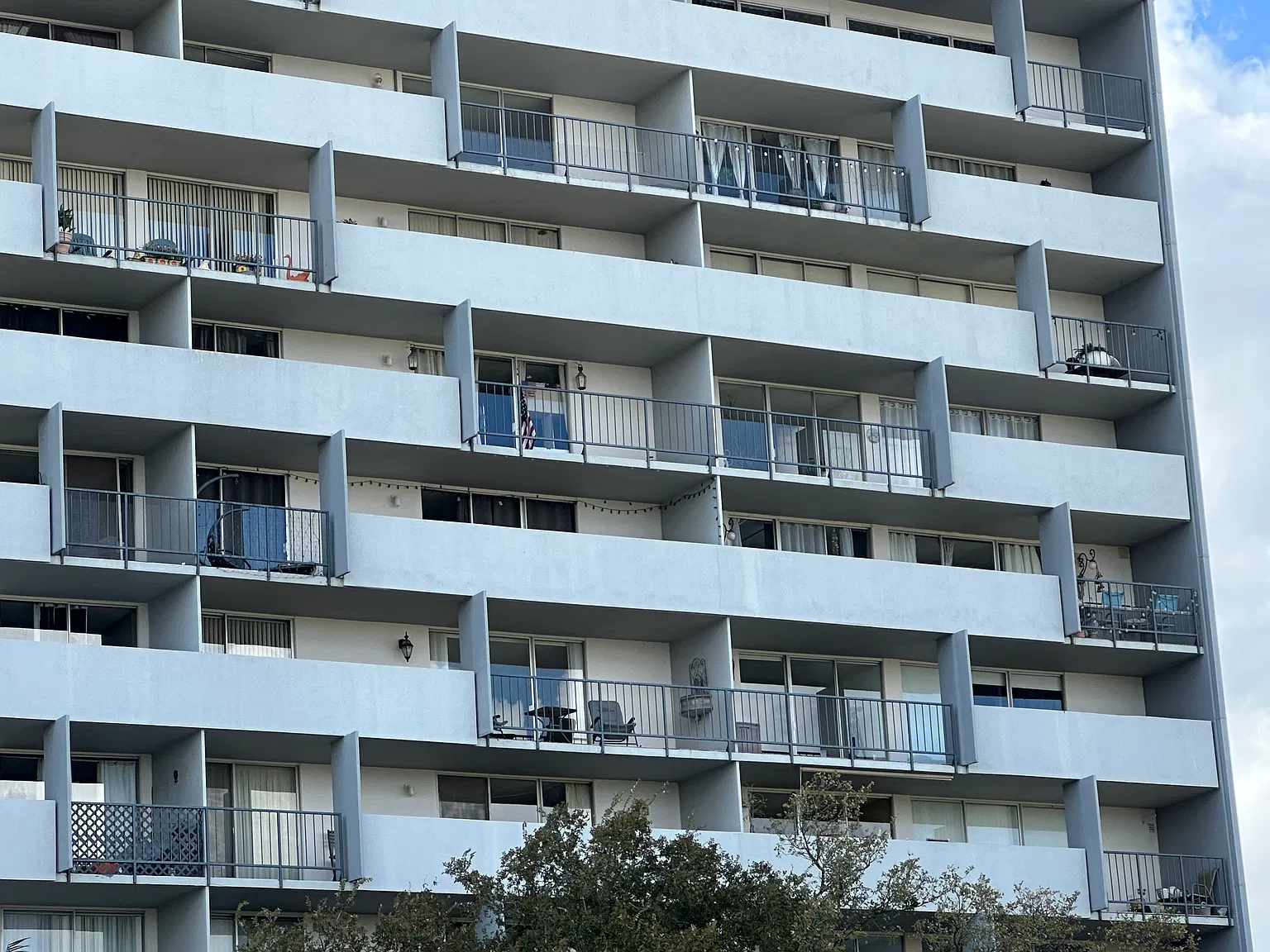 1 bed, 689 sqft, $1,300 — Photo 2