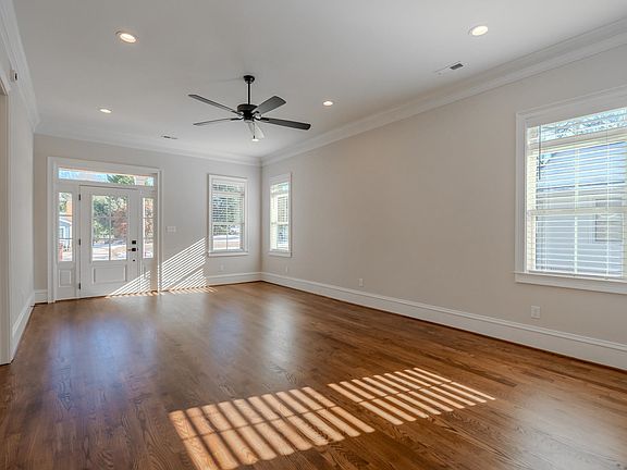 2nd image of 205 Pine St