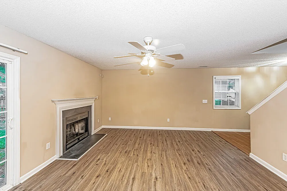 3 bed, 2.5 bath, 1500 sqft, $1,995 — Photo 4
