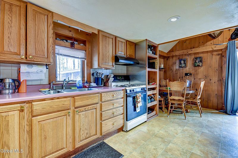 5th image of 259 Hart Road