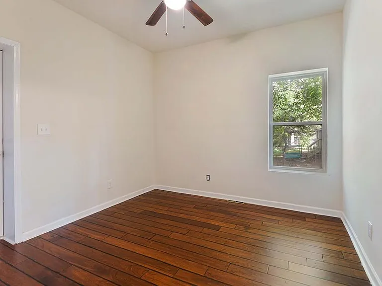 1099 Smith St SW #B — Photo 12