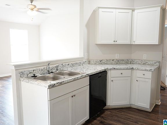 3rd image of 100 Buckhorn Ln