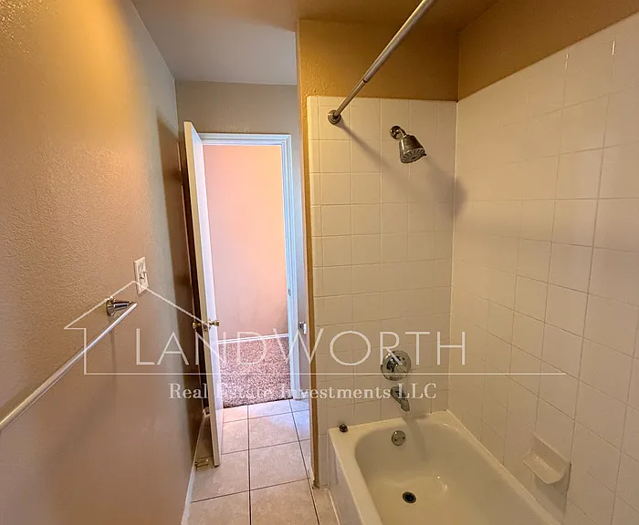 241 Rentz Place Cir — Photo 14
