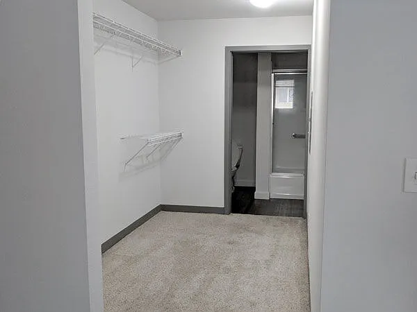 33 South Third — Photo 18