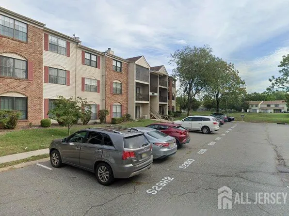 400 Lancaster Ct, Piscataway, NJ 08854