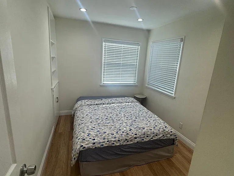 2441 S Baldwin Ave — Photo 21