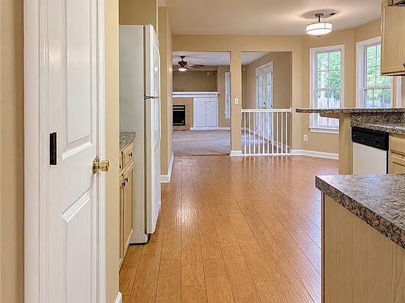 5th image of 209 Springbrook Ln