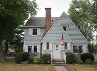 27 Alhambra Cir N, Agawam, MA 01001