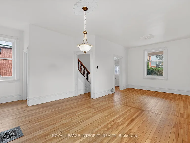 56 Grosvenor Ave — Photo 9