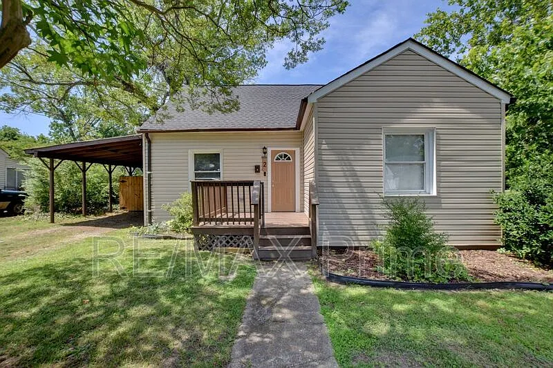 2 Clover St