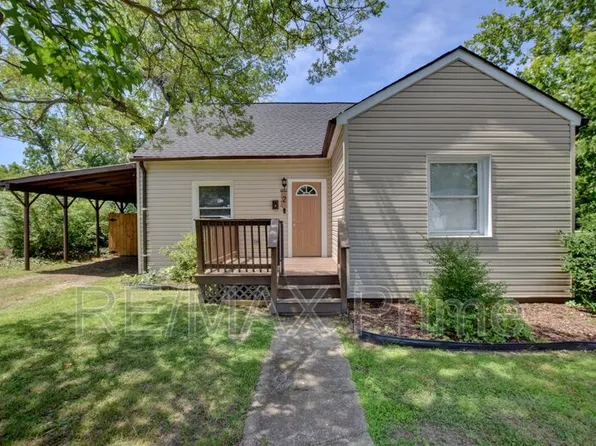 2 Clover St, Hampton, VA 23669