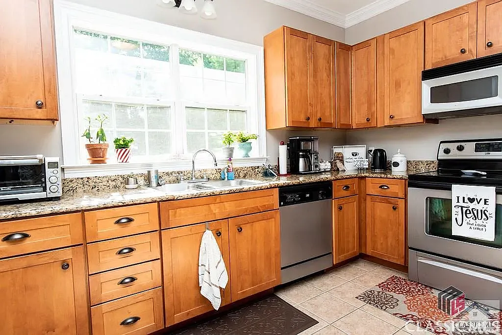 3 bed, 1582 sqft, $1,900 — Photo 2