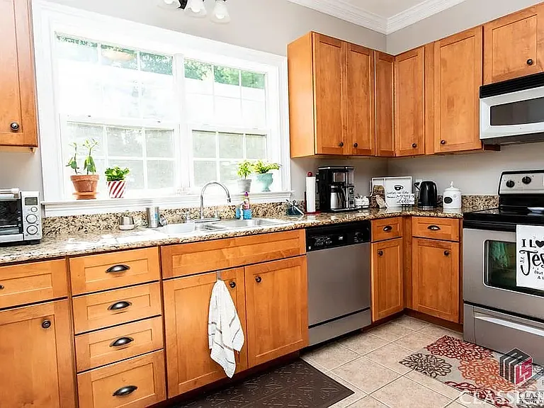 350 Wood Lake Dr #33 — Photo 2