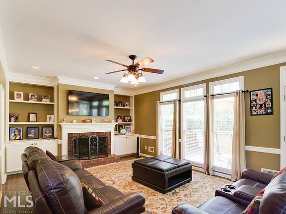 4th image of 373 Meadowmeade Cv