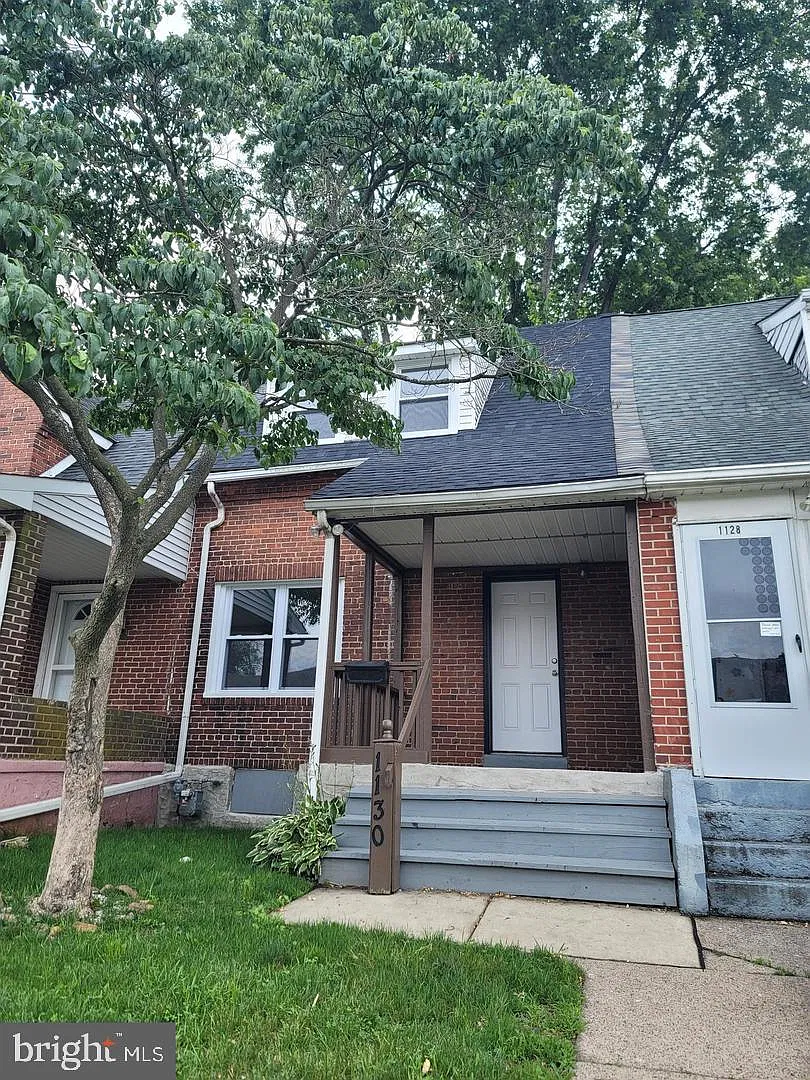3 bed, 1.0 bath, 910 sqft, $1,850 — Photo 2