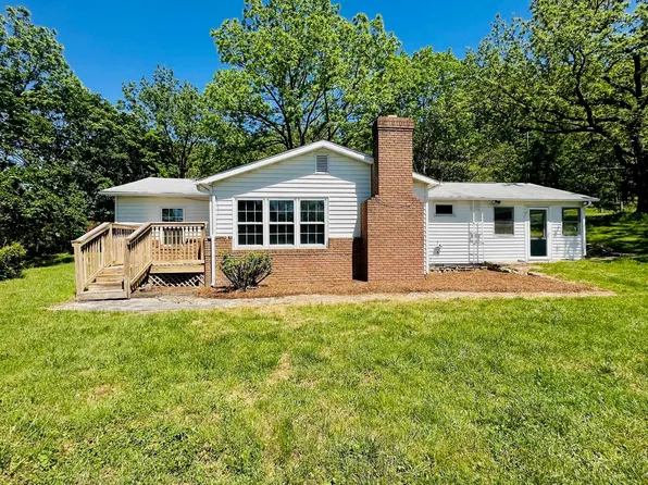 79 Rocky Ln, Stuarts Draft, VA 24477