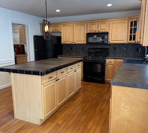 3rd image of 10 Farnum Ct #10A