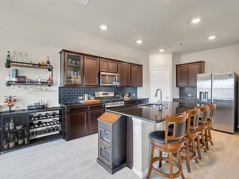 2310 Bellewood Ct — Photo 6