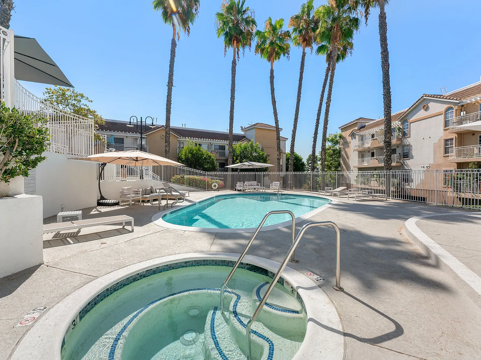 2 bed, 959 sqft, $2,700 — Photo 3