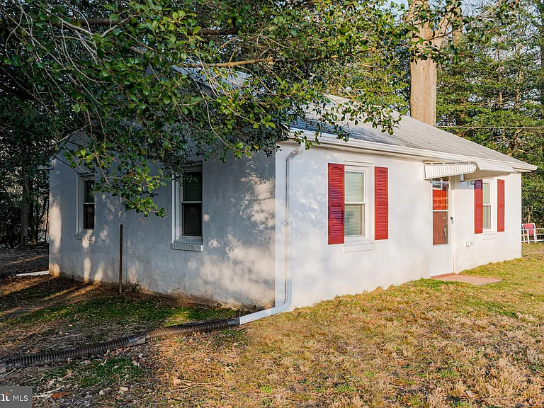 1558 Bay Head Rd — Photo 1
