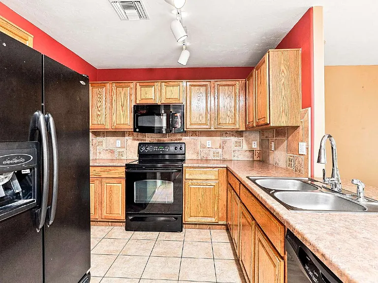 2426 W Silverbell Tree Dr — Photo 5