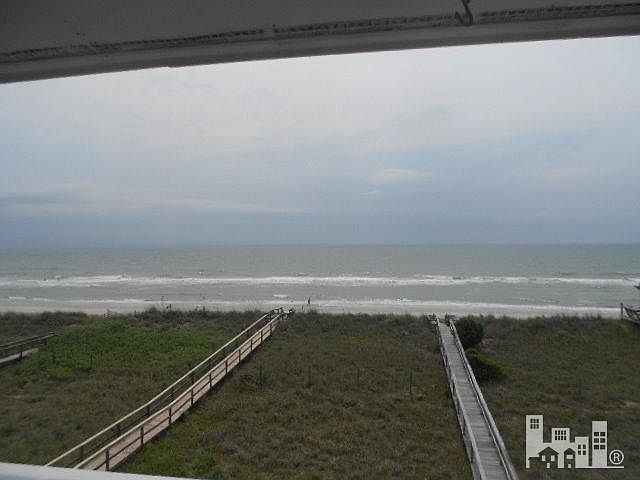 Enjoy your morning coffee from the large 3rd floor deck of this great 3BR 2BA unit.  Panoramic and unobstructed views!