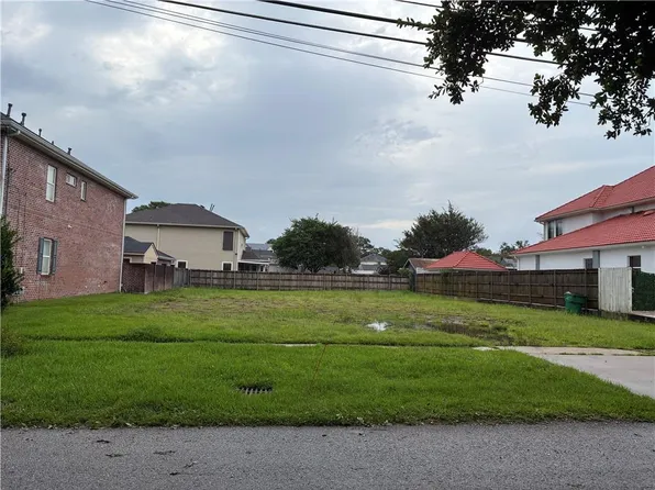 1213 Ridgelake Dr, Metairie, LA 70001