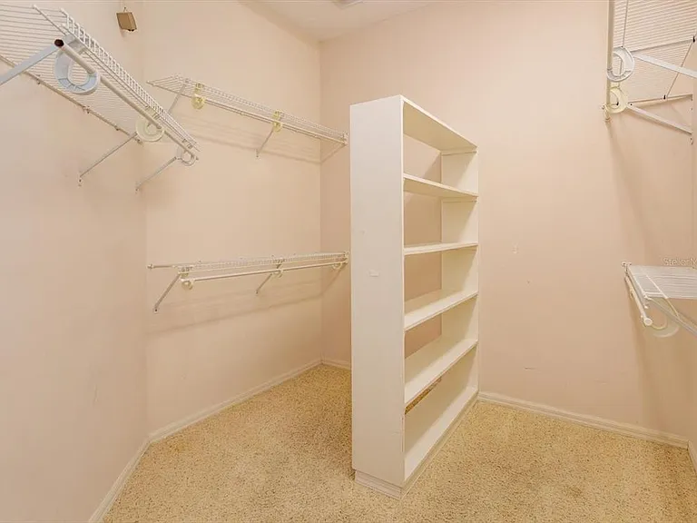 208 Heatherwood Ct — Photo 17