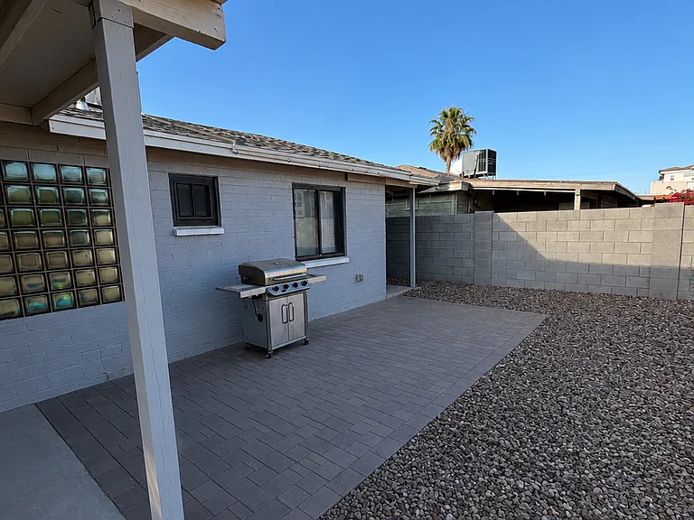 1221 E Henry St — Photo 31