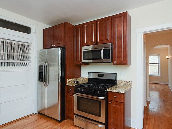 4th image of 2110 W Ainslie St APT 3S