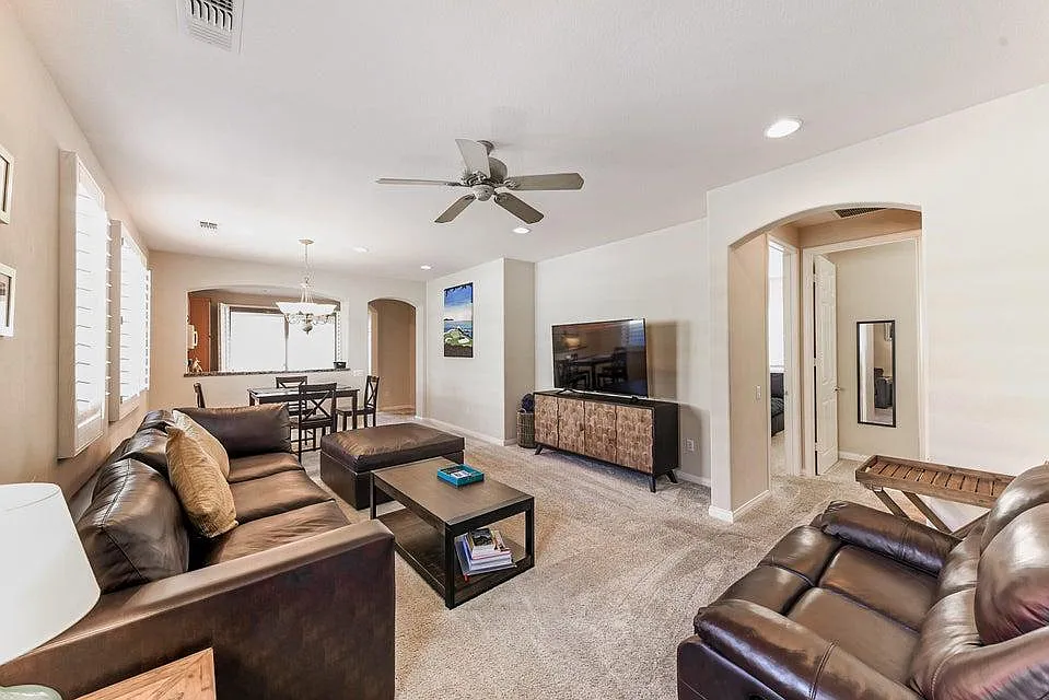 2 bed, 1374 sqft, $2,600 — Photo 2