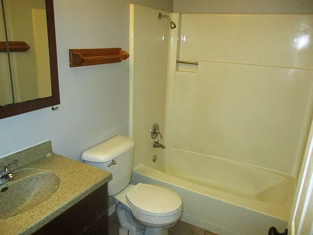 1000 Charlotte Dr — Photo 6