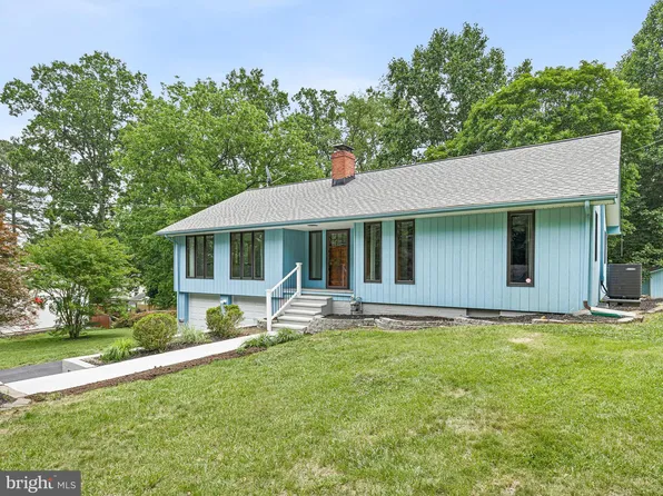 261 W Chestnut Hill Rd, Newark, DE 19713