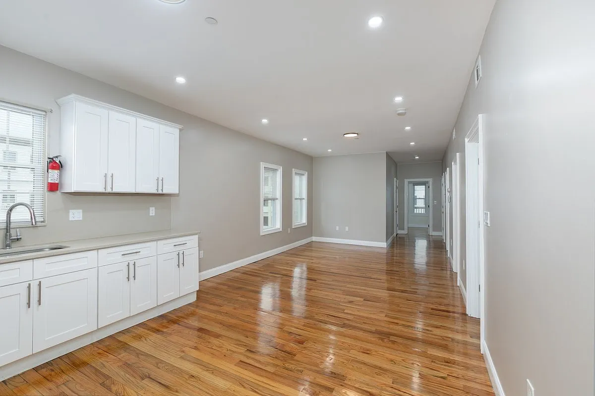4 bed, 1357 sqft, $3,500 — Photo 4