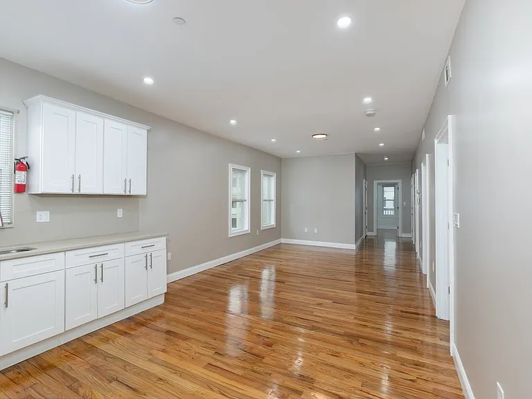 18 Baird St #2 — Photo 4