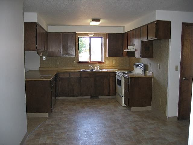 2nd image of 3536 Shamrock St