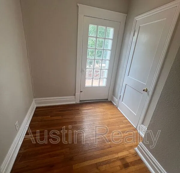 1018 Commodore Dr #A — Photo 9