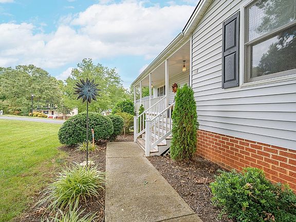 4th image of 118 Whispering Pines Ct