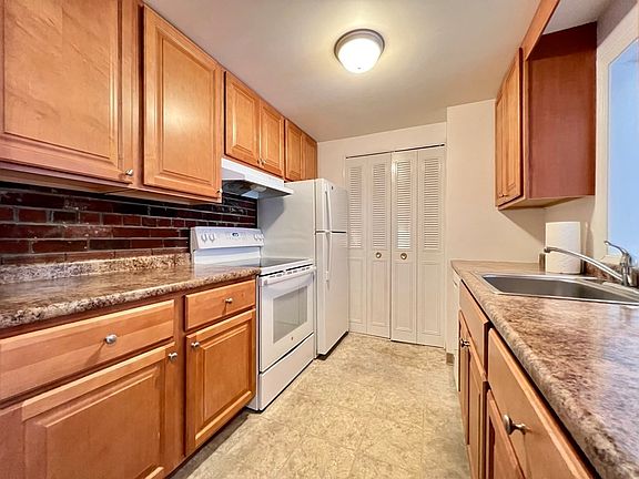 2nd image of 55 Greentree Ln APT 28