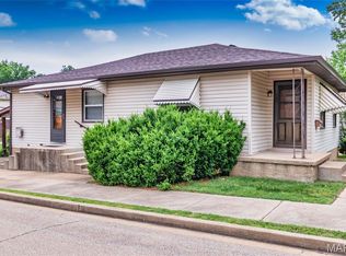 211 10th St, Crystal City, MO 63019