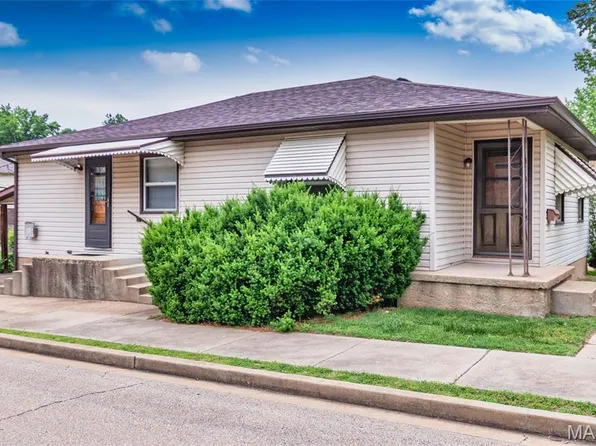 211 10th St, Crystal City, MO 63019