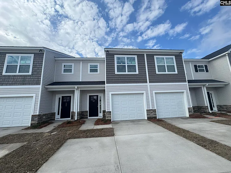 127 Carr Ln — Photo 1