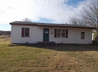 305 N 8th St, Comanche, OK 73529